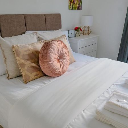 Modern & Artistic Design Humphreys Lodge - Sleep 6 CBG Exteriör bild