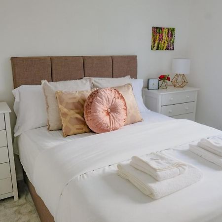 Modern & Artistic Design Humphreys Lodge - Sleep 6 CBG Exteriör bild