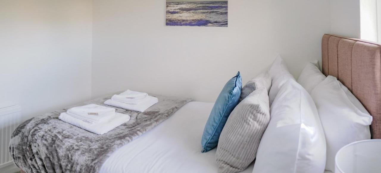 Modern & Artistic Design Humphreys Lodge - Sleep 6 CBG Exteriör bild